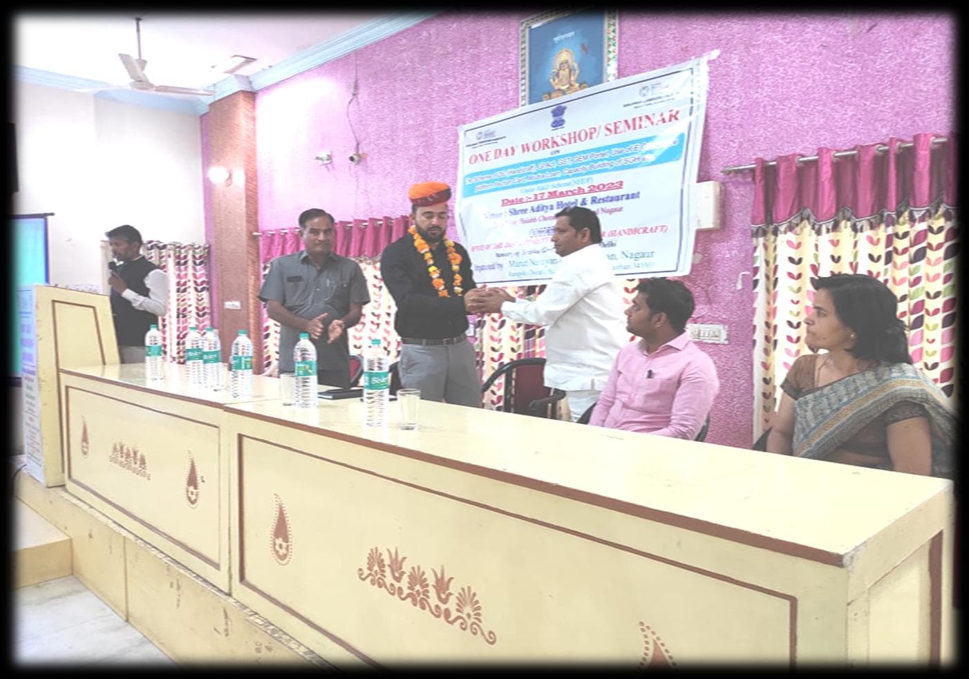 शिल्पकारों द्वारा आधुनिक निर्यात उत्पाद डिजाइनों का अवलोकन